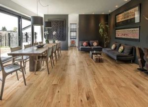 lát sàn gỗ, sàn nhựa theo chiều ngang