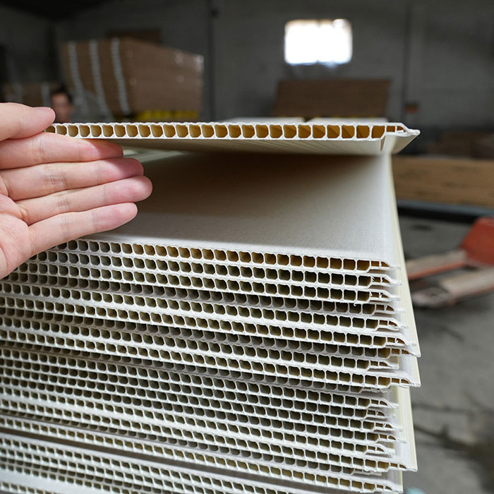 Cách kiểm tra tấm nhựa ốp tường chất lượng nhờ đánh giá độ dày và trọng lượng