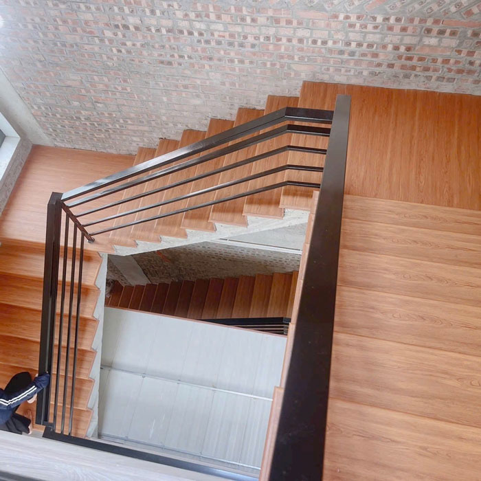 công trình mặt bậc cầu thang nhựa giả gỗ