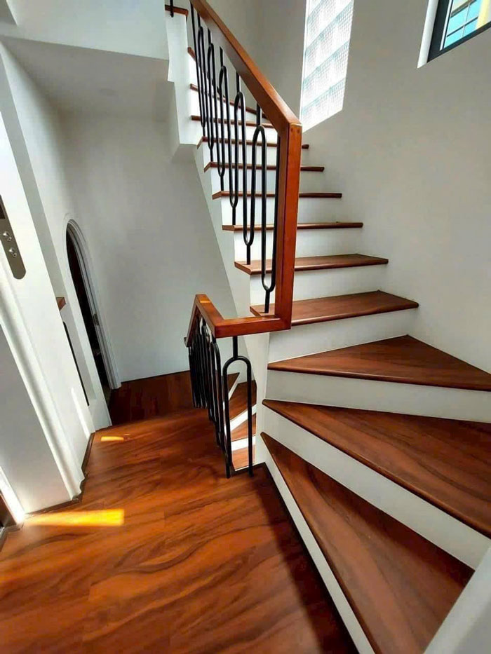 công trình mặt bậc cầu thang nhựa giả gỗ