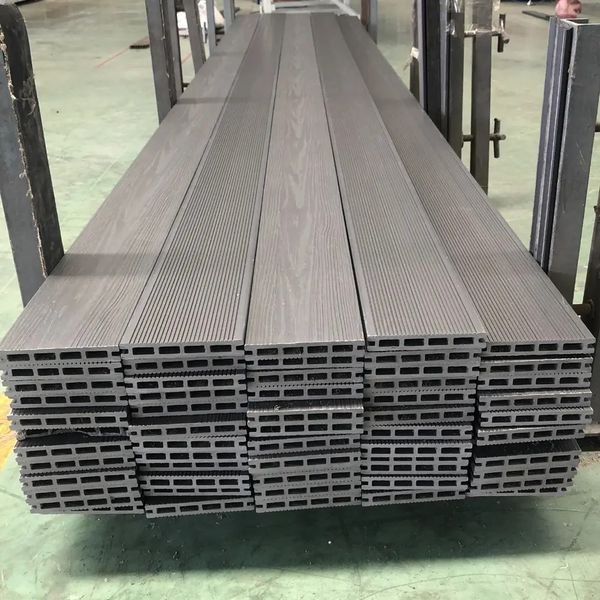 sàn gỗ nhựa ngoài trời thanh lý