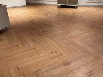 Công trình thi công sàn nhựa vinyl dán keo 2mm tại Vincom Mega Mall Royal City