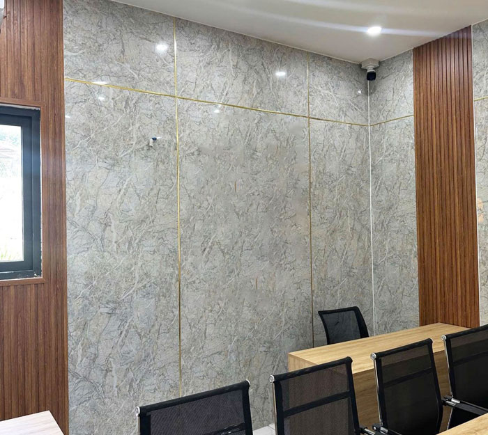 công trình thi công thực tế nhựa ốp tường giả vân đá