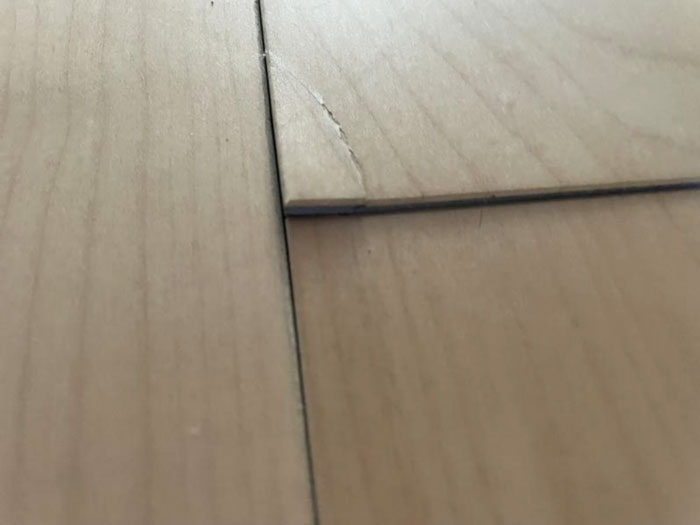 sửa sàn gỗ khi bị gãy hèm