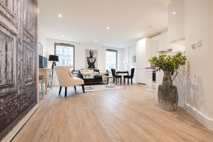 Nên dùng sàn gỗ 8mm hay 12mm