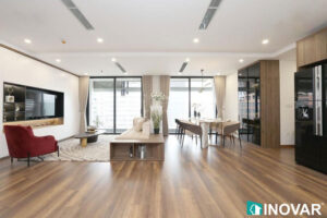 Nên chọn sàn gỗ inovar hay robina