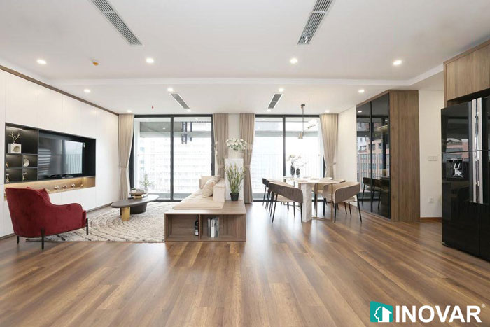 Nên chọn sàn gỗ inovar hay robina