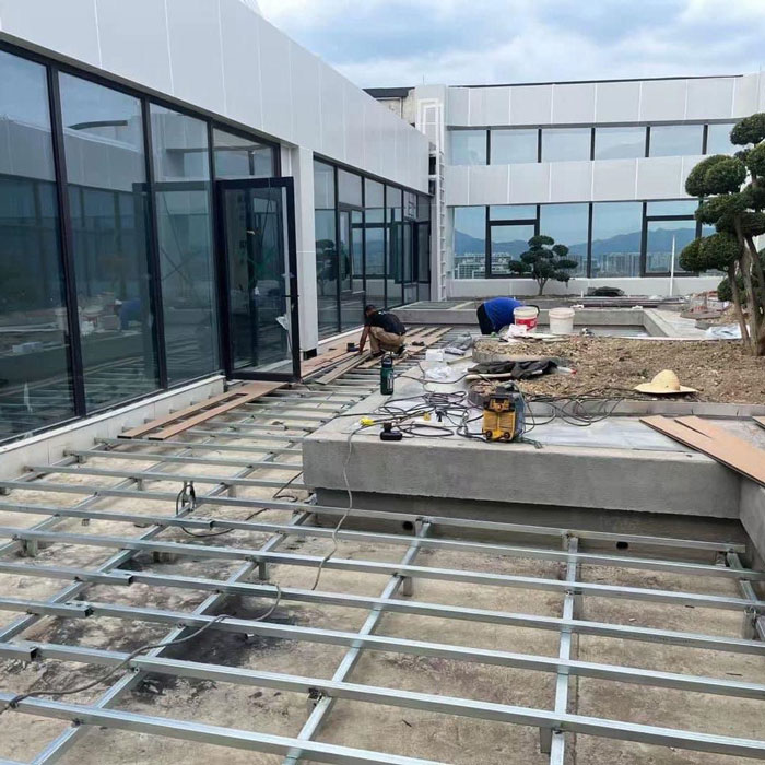 Khoảng cách khung xương đạt tiêu chuẩn thi công sàn gỗ nhựa không bị ọp ẹp