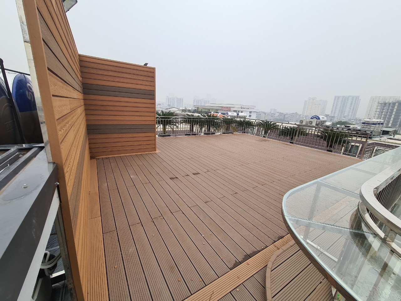 Công trình sàn gỗ nhựa ngoài trời Tecwood lát sân thượng tại Him Lam Vạn Phúc