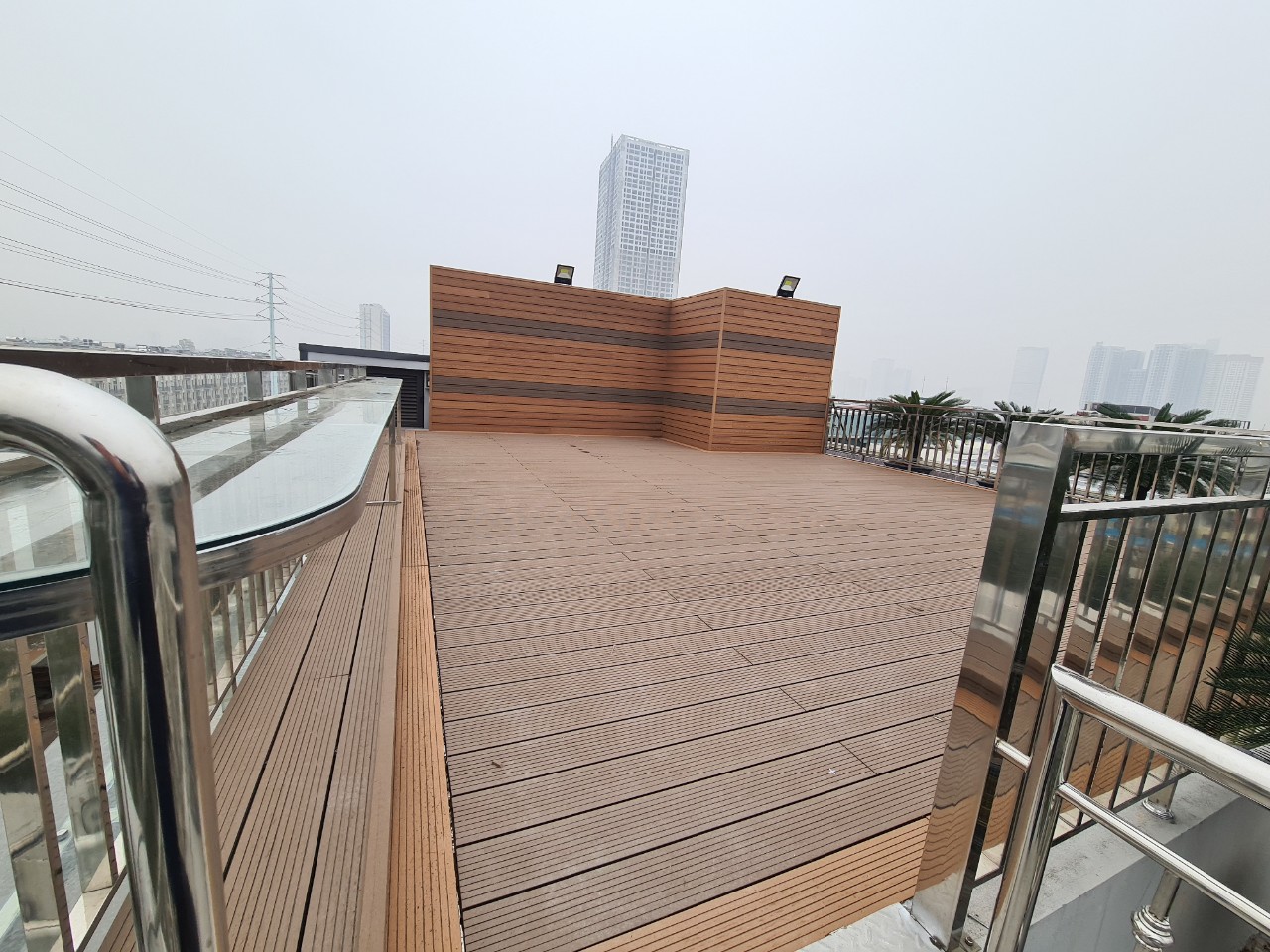 Công trình sàn gỗ nhựa ngoài trời Tecwood lát sân thượng tại Him Lam Vạn Phúc