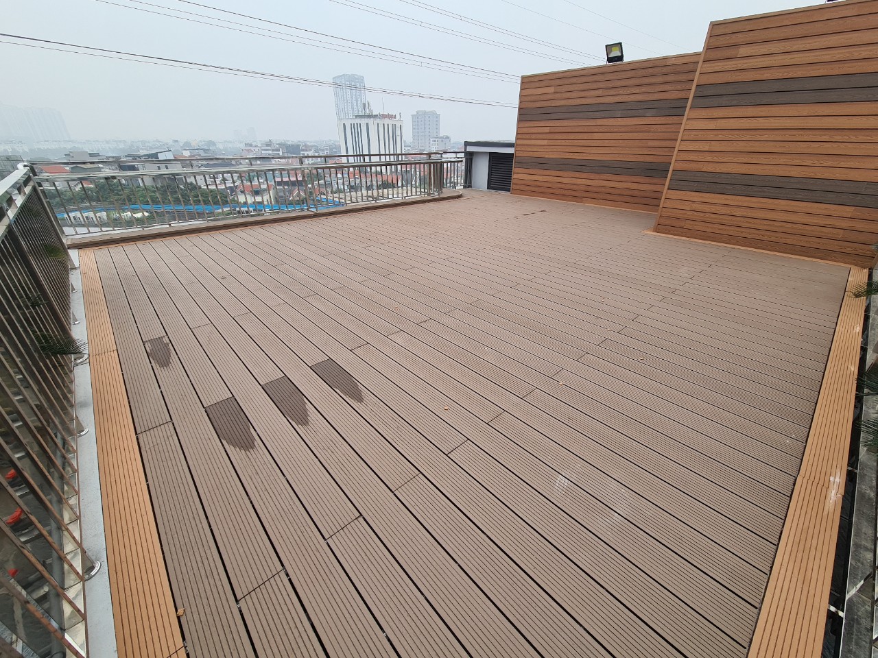 Công trình sàn gỗ nhựa ngoài trời Tecwood lát sân thượng tại Him Lam Vạn Phúc