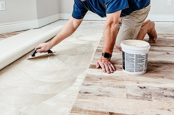 Keo dán sàn nhựa dạng sữa