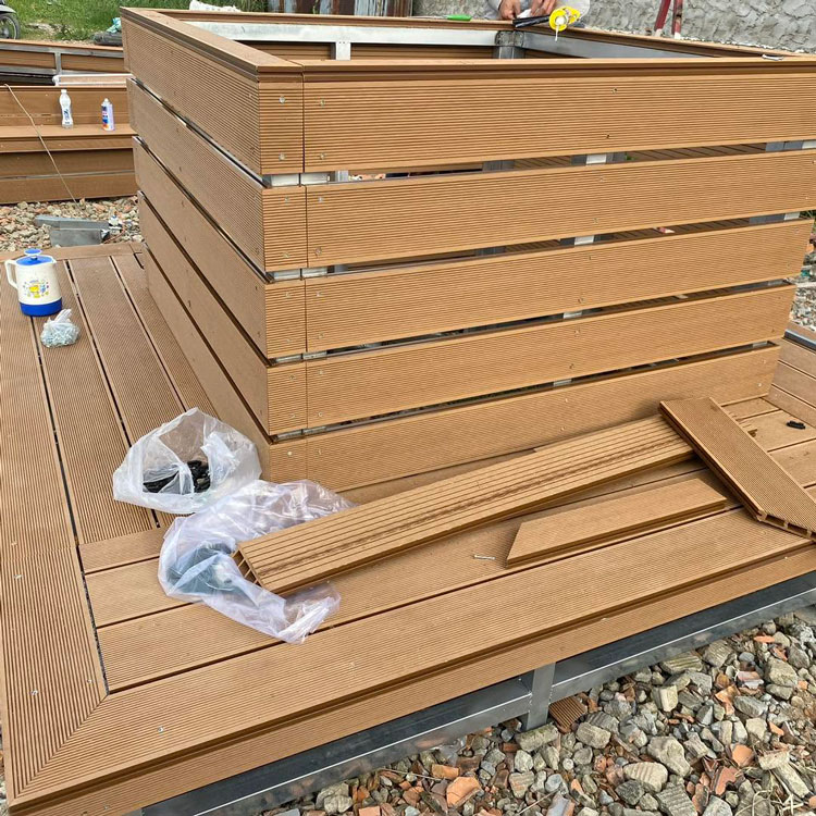 Nên dùng sàn gỗ nhựa ngoài trời 2m2 hay 2m9