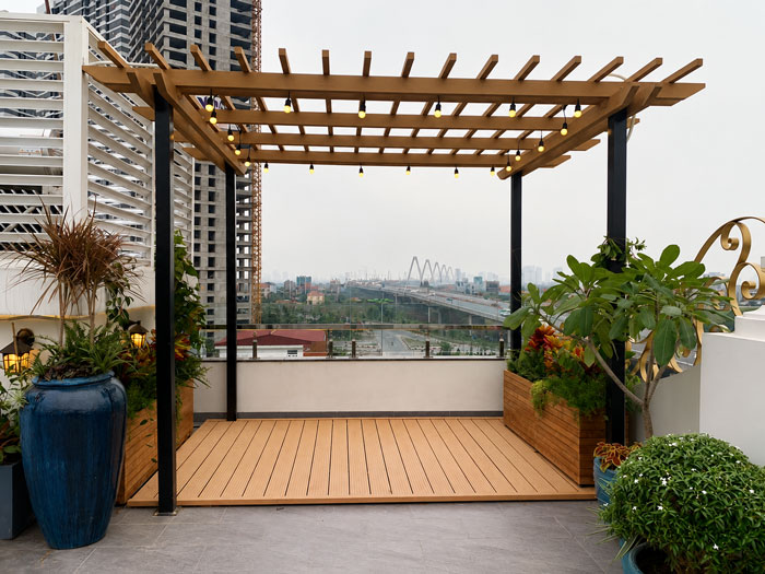 Giàn hoa gỗ nhựa ngoài trời sân thượng