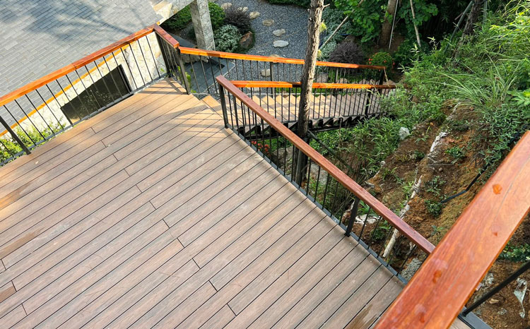 Trường hợp nên chọn sàn gỗ nhựa ngoài trời phủ Polymer